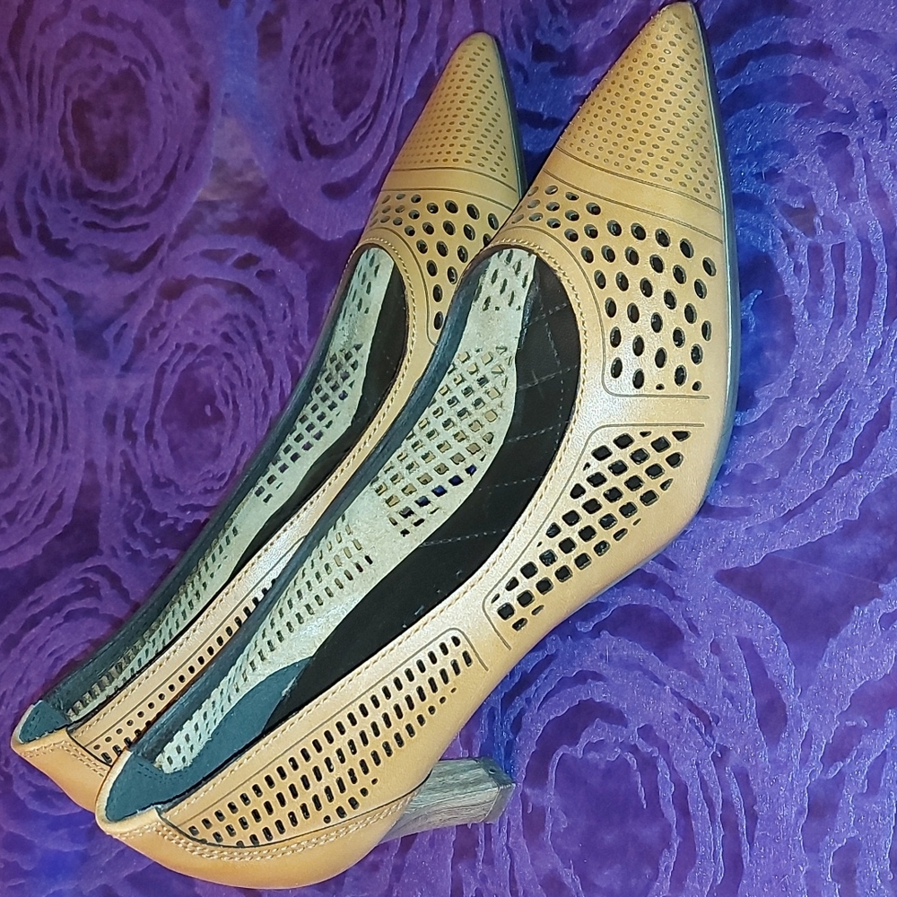 NWOB Hispanitas size 38.5, beautiful!
